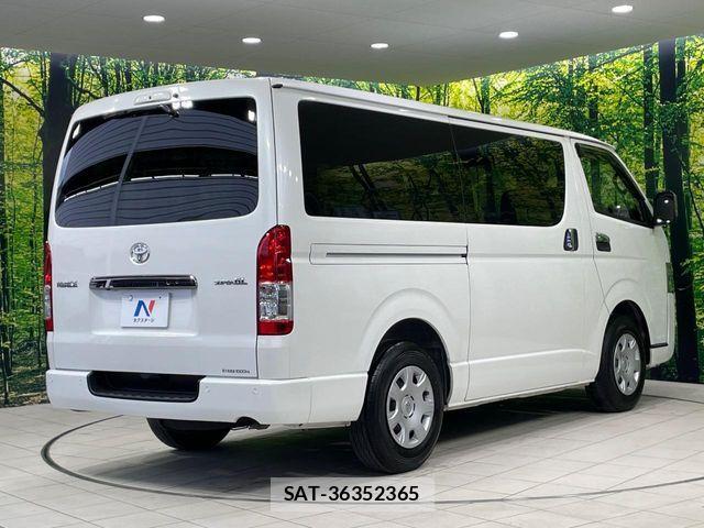 Toyota HIACE VAN 2023-10 8102327-16