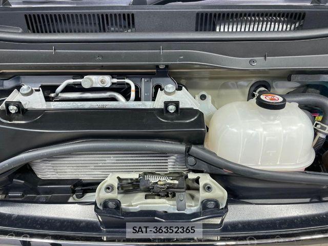 Toyota HIACE VAN 2023-10 8102327-17