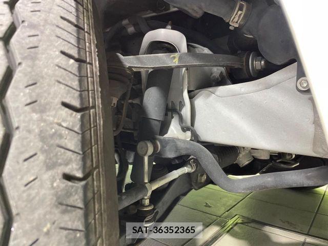 Toyota HIACE VAN 2023-10 8102327-19