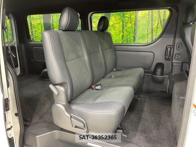 Toyota HIACE VAN 2023-10 8102327-8