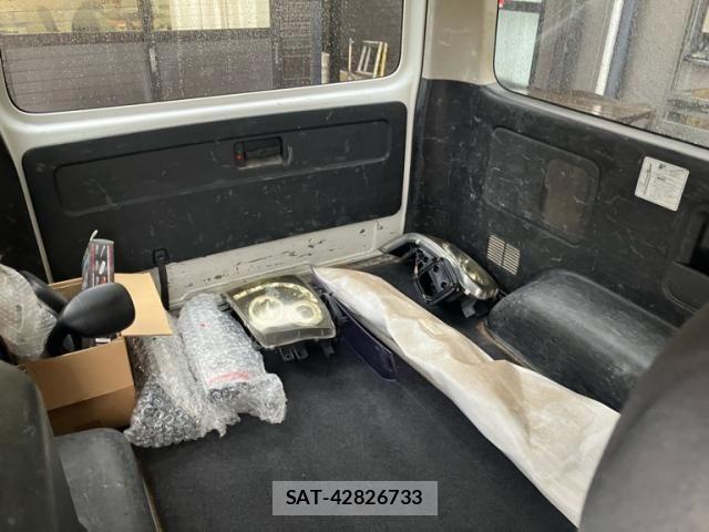 Toyota HIACE VAN 2013-01 8102337-9