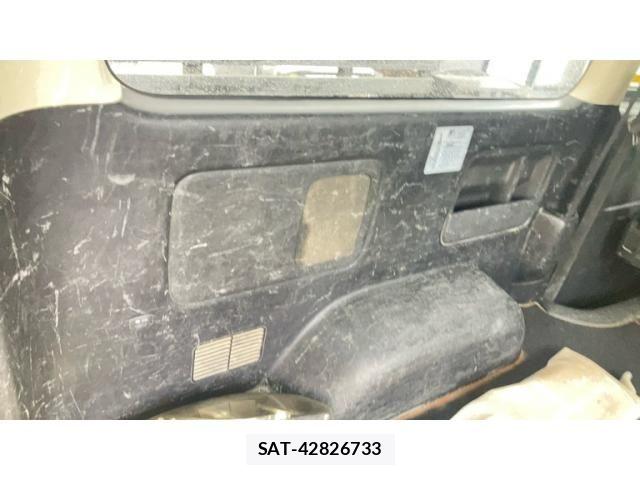 Toyota HIACE VAN 2013-01 8102337-27