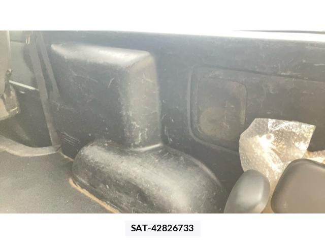 Toyota HIACE VAN 2013-01 8102337-28