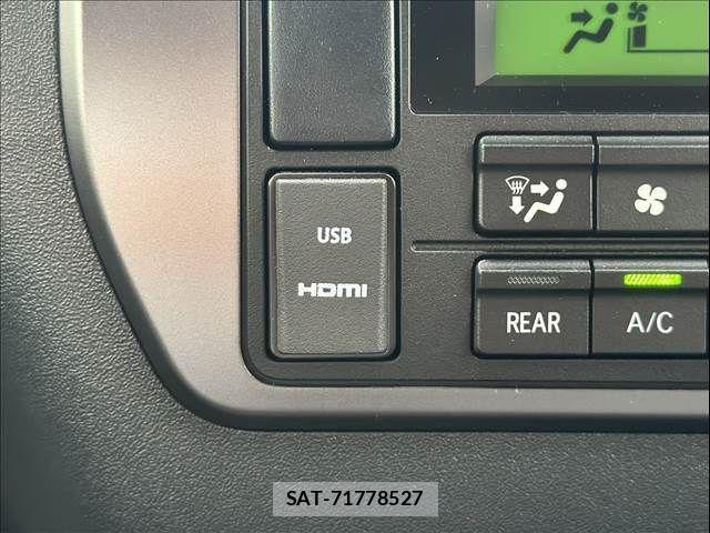 Toyota HIACE VAN 2025-10 8132704-11