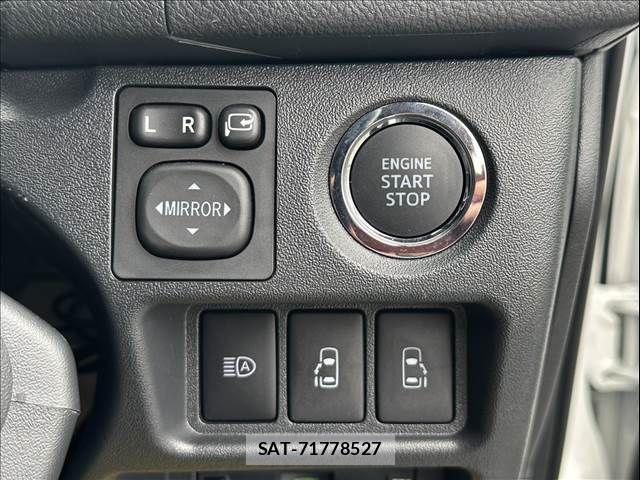 Toyota HIACE VAN 2025-10 8132704-15