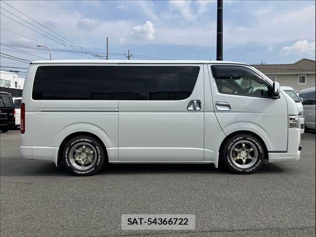Toyota HIACE VAN 2021-11 8132717-12