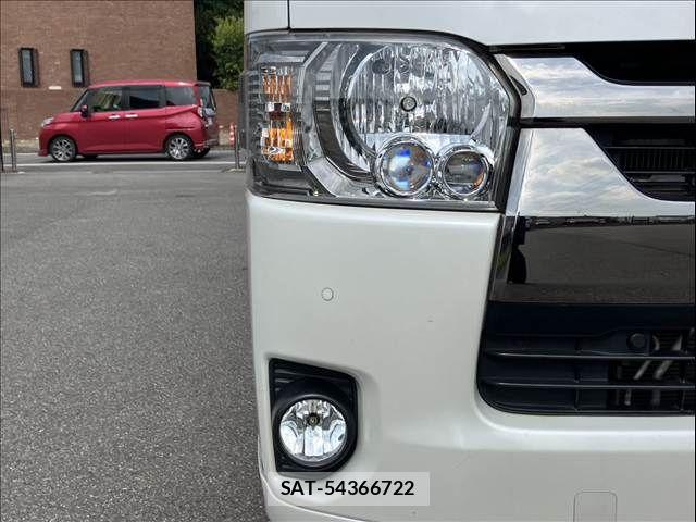 Toyota HIACE VAN 2021-11 8132717-8