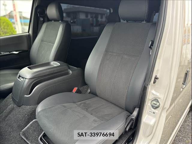 Toyota HIACE VAN 2024-03 8132712-11