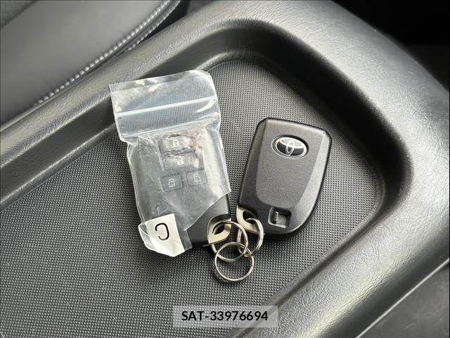 Toyota HIACE VAN 2024-03 8132712-17