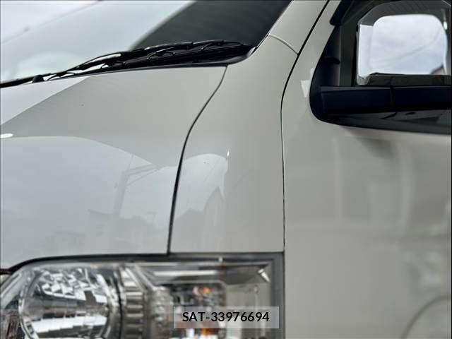 Toyota HIACE VAN 2024-03 8132712-6