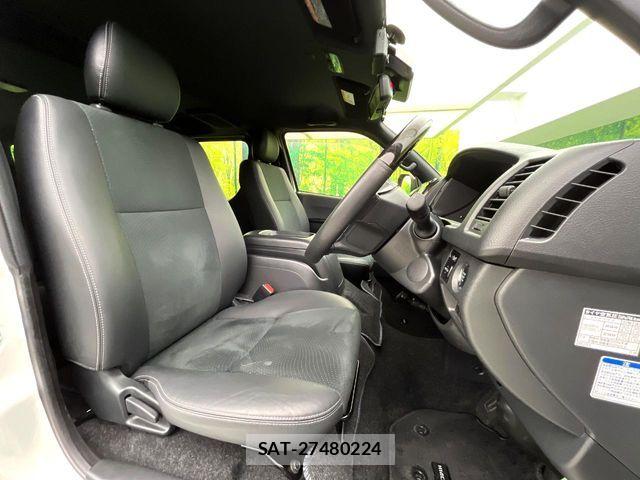 Toyota HIACE VAN 2022-01 8132716-7