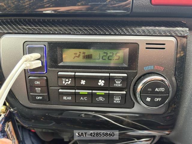 Toyota HIACE VAN 2022-05 8132714-24