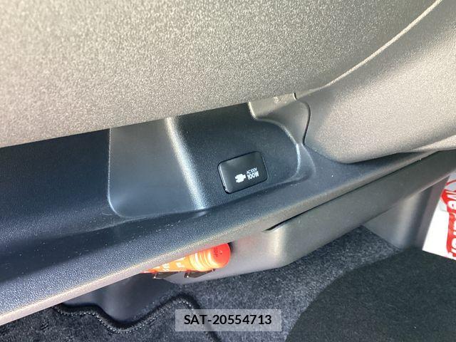 Toyota HIACE VAN 2025-06 8132713-12