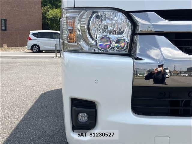 Toyota HIACE VAN 2023-02 8132715-12