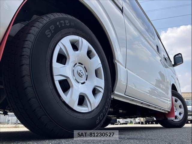 Toyota HIACE VAN 2023-02 8132715-25