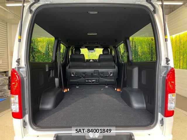 Toyota HIACE VAN 2025-10 8132711-9