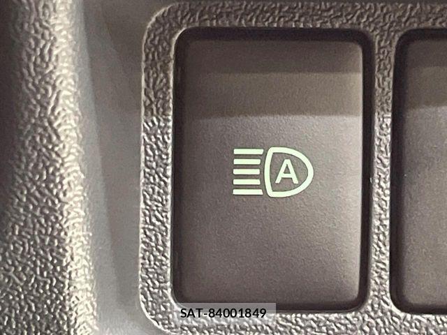 Toyota HIACE VAN 2025-10 8132711-6