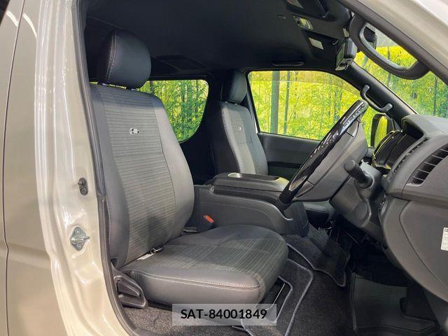 Toyota HIACE VAN 2025-10 8132711-7