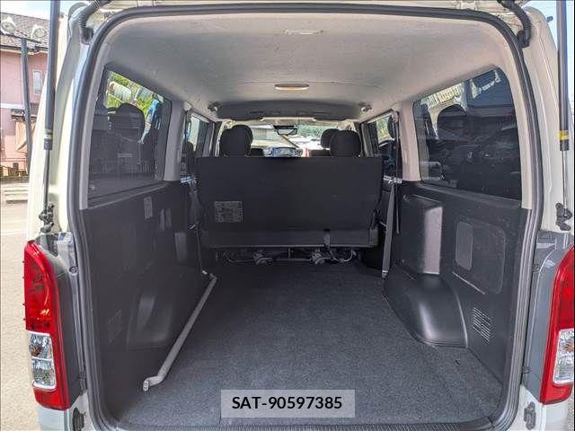 Toyota HIACE VAN 2021-06 8132725-11