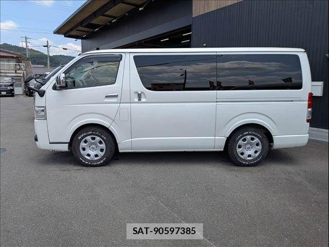 Toyota HIACE VAN 2021-06 8132725-22