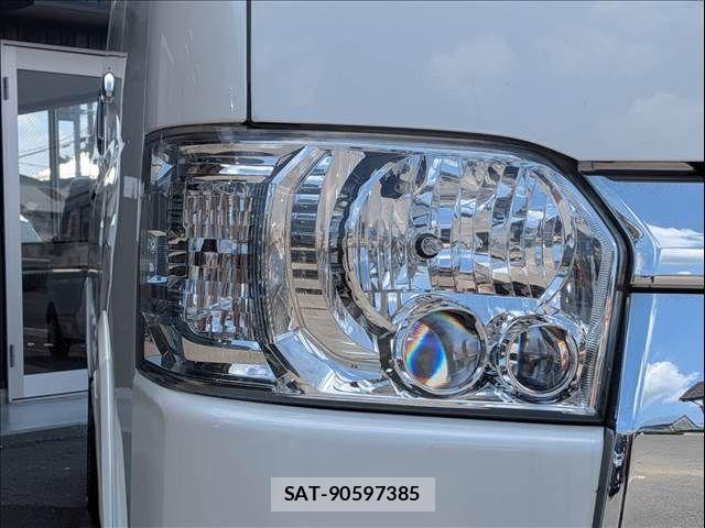 Toyota HIACE VAN 2021-06 8132725-24