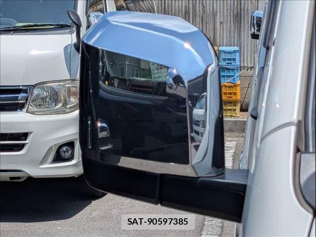 Toyota HIACE VAN 2021-06 8132725-28