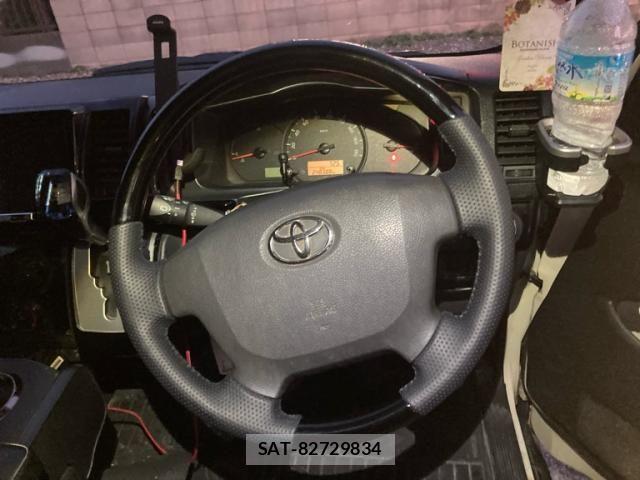 Toyota HIACE VAN 2015-03 8132741-11