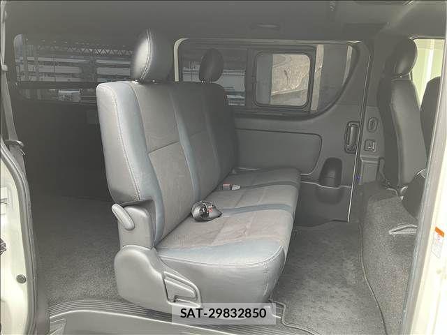 Toyota HIACE VAN 2021-04 8146878-11