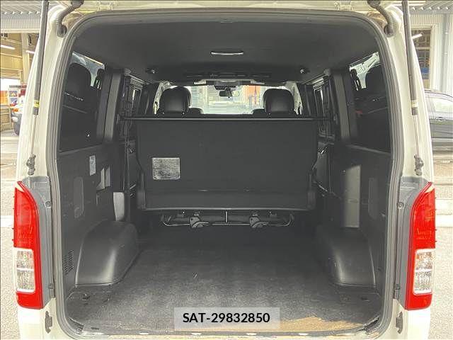Toyota HIACE VAN 2021-04 8146878-12