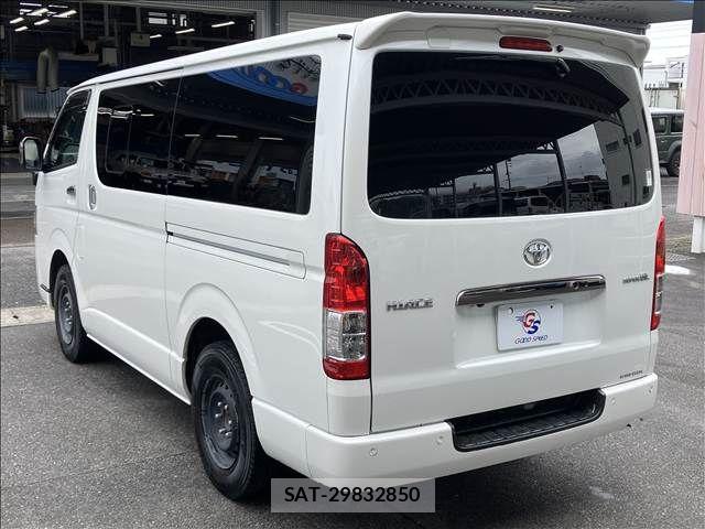 Toyota HIACE VAN 2021-04 8146878-16
