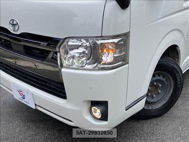 Toyota HIACE VAN 2021-04 8146878-17