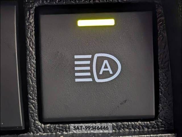 Toyota HIACE VAN 2026-05 8146872-9