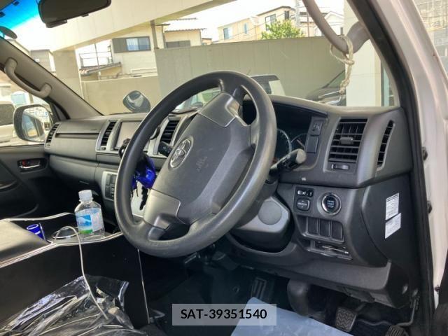 Toyota HIACE VAN 2015-11 8146888-11