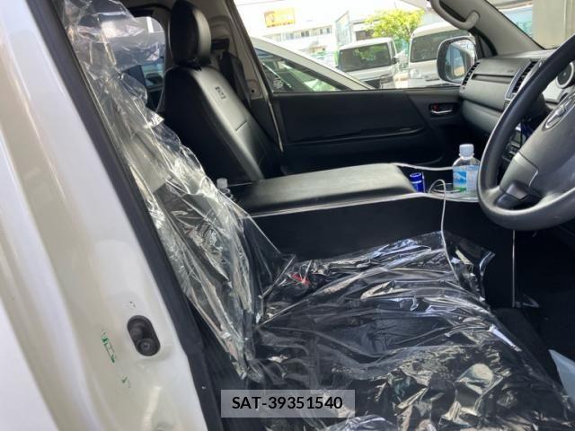 Toyota HIACE VAN 2015-11 8146888-12