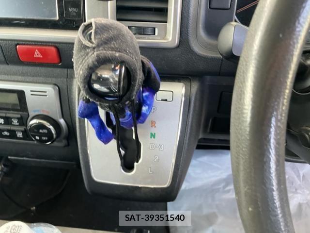 Toyota HIACE VAN 2015-11 8146888-16