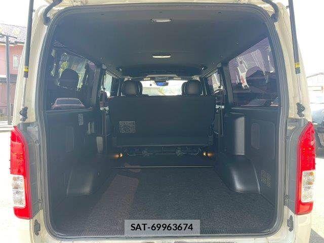 Toyota HIACE VAN 2022-12 8146877-12