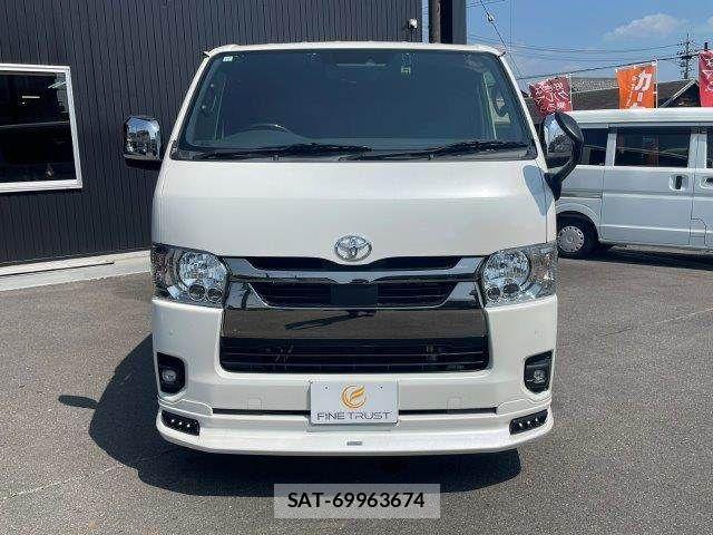Toyota HIACE VAN 2022-12 8146877-17