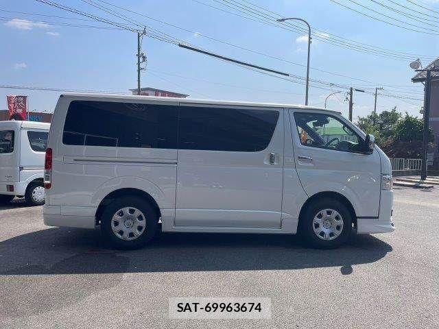 Toyota HIACE VAN 2022-12 8146877-19