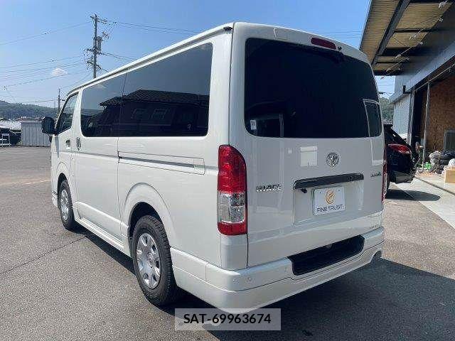 Toyota HIACE VAN 2022-12 8146877-22