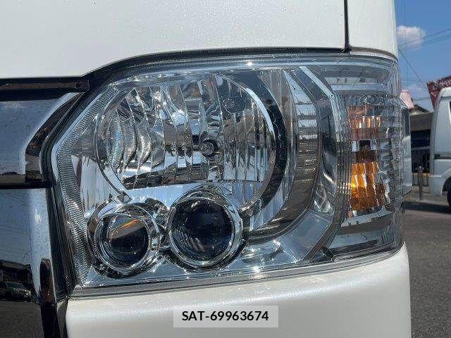 Toyota HIACE VAN 2022-12 8146877-24