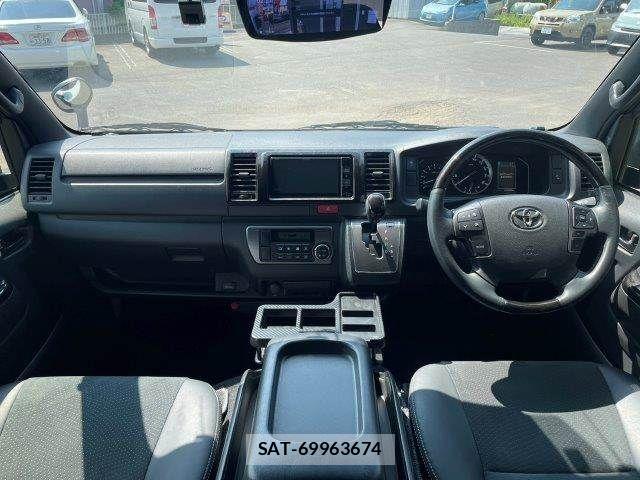 Toyota HIACE VAN 2022-12 8146877-2