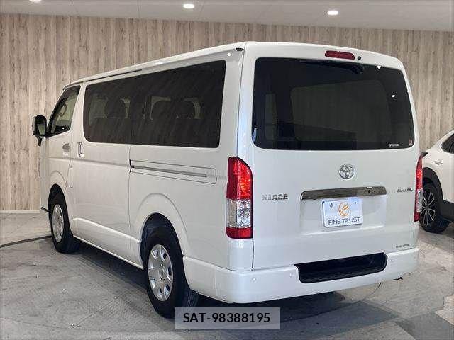 Toyota HIACE VAN 2024-02 8159406-25