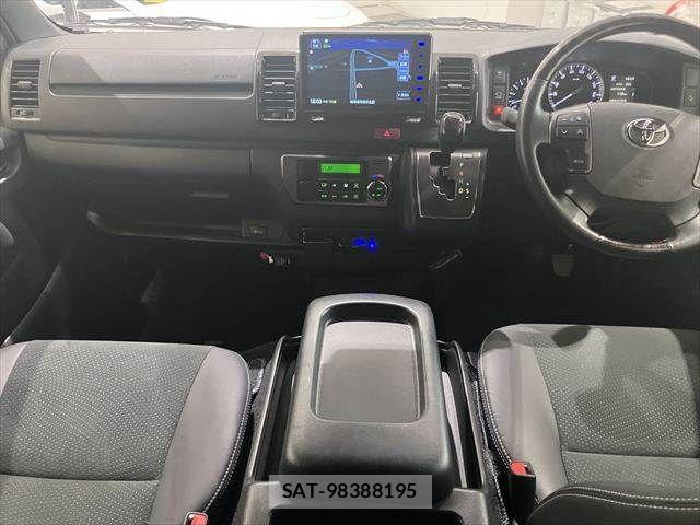Toyota HIACE VAN 2024-02 8159406-2