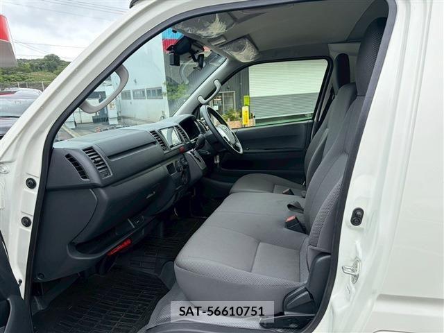 Toyota HIACE VAN 2025-04 8159408-11