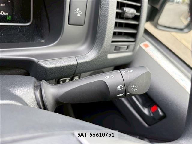 Toyota HIACE VAN 2025-04 8159408-21