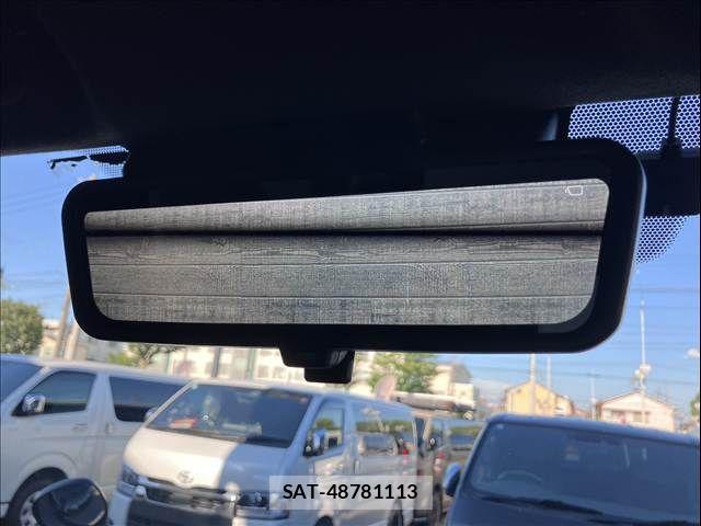 Toyota HIACE VAN 2023-11 8210706-17