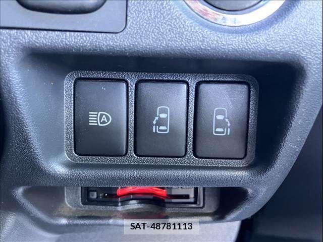 Toyota HIACE VAN 2023-11 8210706-18