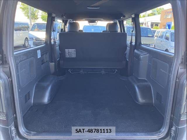 Toyota HIACE VAN 2023-11 8210706-19