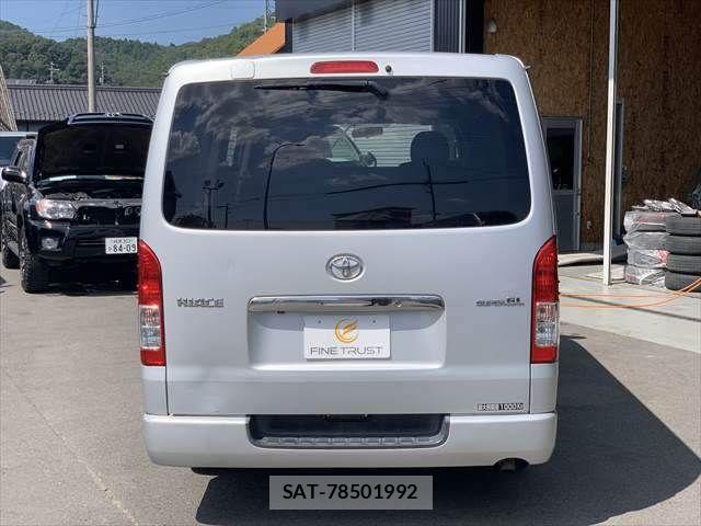 Toyota HIACE VAN 2006-11 8210723-17