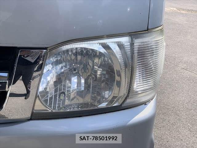 Toyota HIACE VAN 2006-11 8210723-21